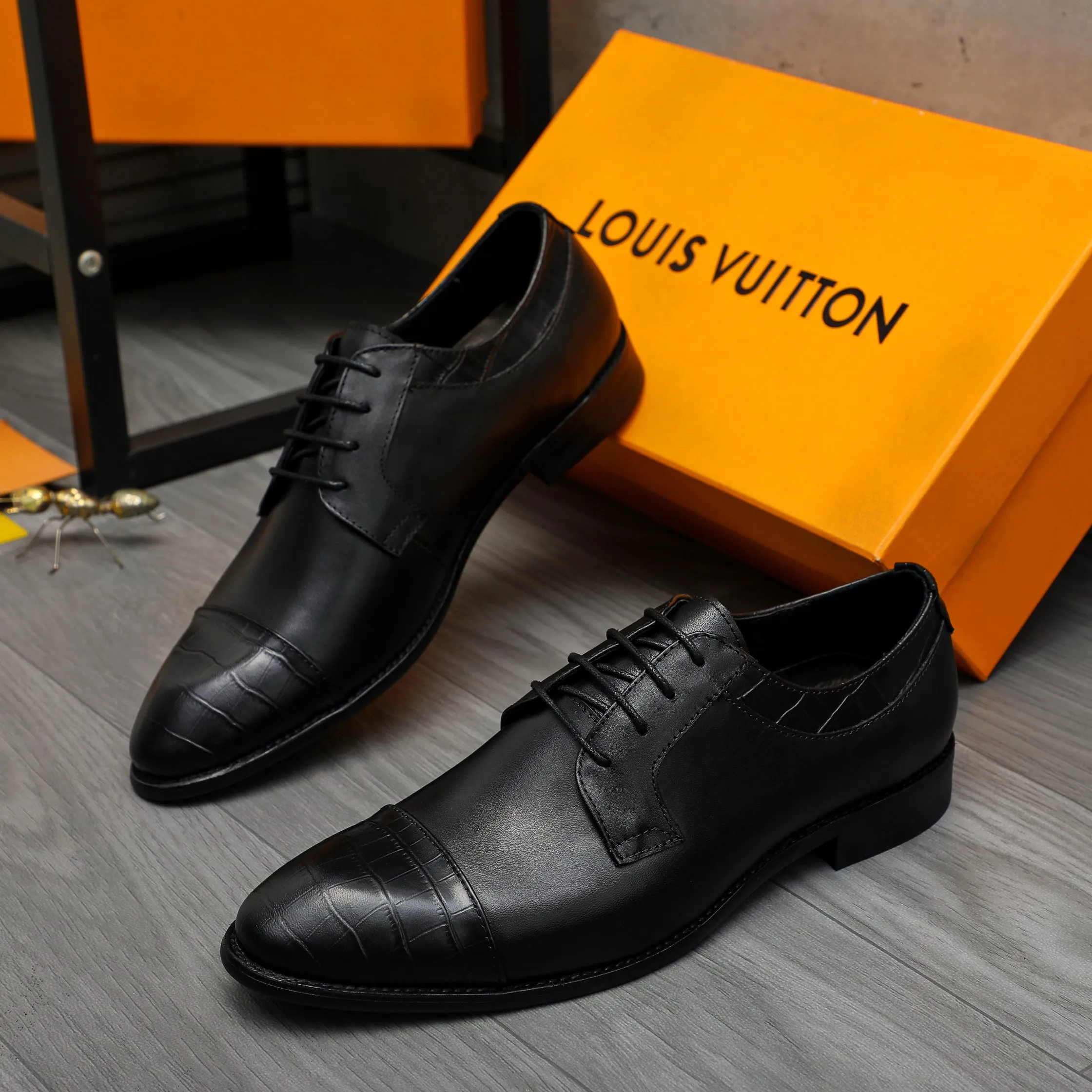 Men's shoes 💰p460 Product trademark: LV (Louis Vuitton) business lace-up leather shoes True size: 39-44 Product material: Selected high-quality cowhide stitched with stone pattern cowhide upper, cowhide lining, original rubber outsole